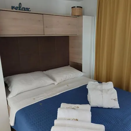 Campeggio Mobile Eden Pavlov Biograd Na Moru