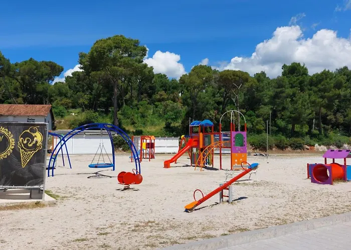 Kamp Mobile Eden Pavlov Biograd Na Moru